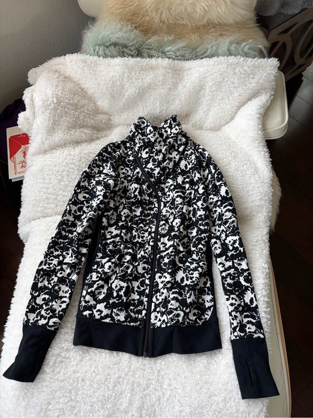 Lululemon Cozy Cuddle Up Black & White Floral Print Zip-Up Jacket